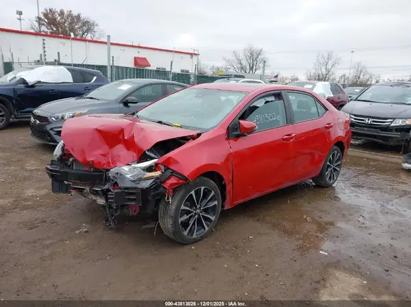 2T1BURHE8JC060925 2018 TOYOTA COROLLA - Image 2