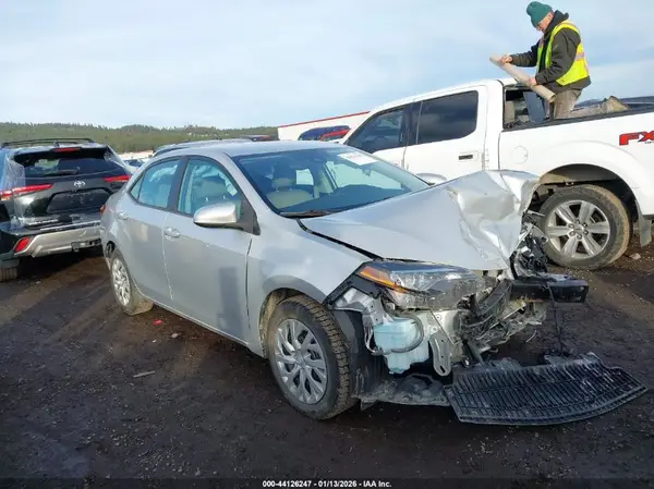 2T1BURHE8JC064022 2018 TOYOTA COROLLA - Image 1