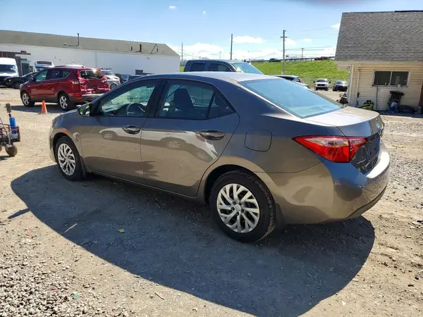 2T1BURHE8JC064215 2018 TOYOTA COROLLA - Image 2