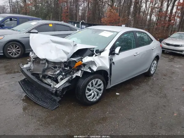 2T1BURHE8JC070239 2018 TOYOTA COROLLA - Image 2