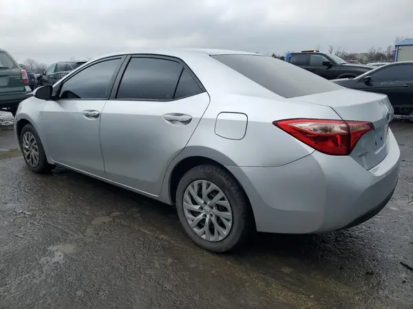 2T1BURHE8JC071102 2018 TOYOTA COROLLA - Image 2