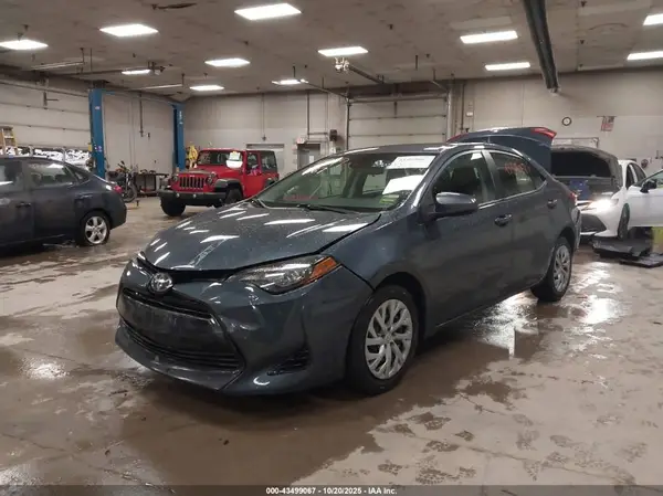 2T1BURHE8JC071195 2018 TOYOTA COROLLA - Image 2