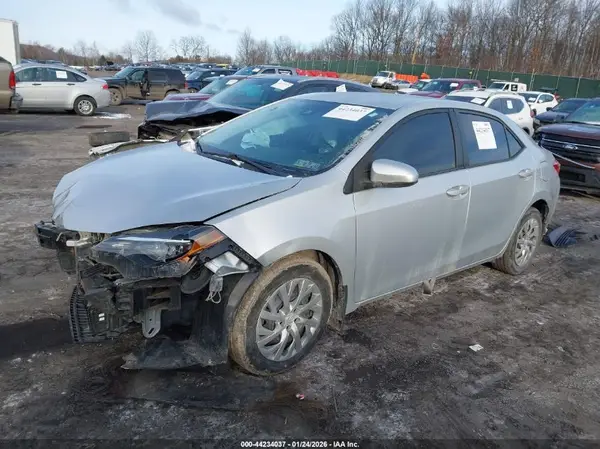 2T1BURHE8JC075960 2018 TOYOTA COROLLA - Image 2