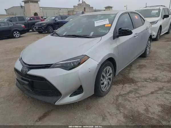 2T1BURHE8JC079006 2018 TOYOTA COROLLA - Image 2