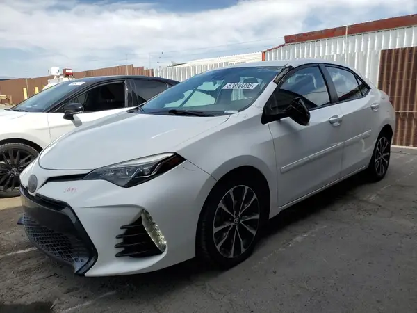 2T1BURHE8JC081113 2018 TOYOTA COROLLA - Image 1