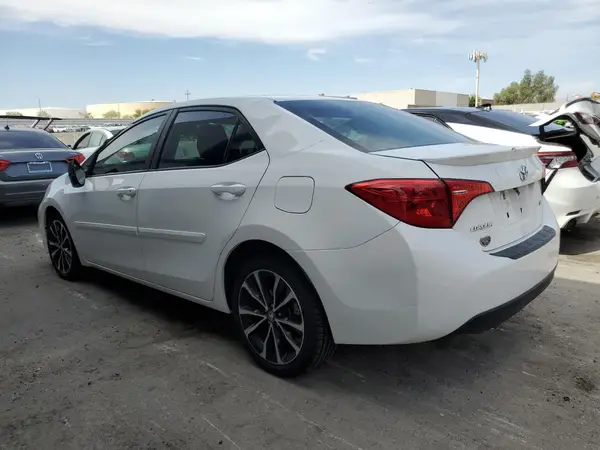 2T1BURHE8JC081113 2018 TOYOTA COROLLA - Image 2