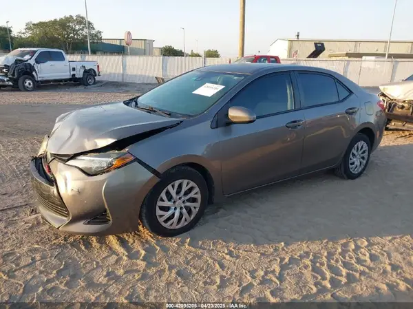 2T1BURHE8JC098641 2018 TOYOTA COROLLA - Image 2
