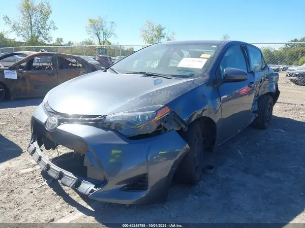 2T1BURHE8JC101909 2018 TOYOTA COROLLA - Image 2