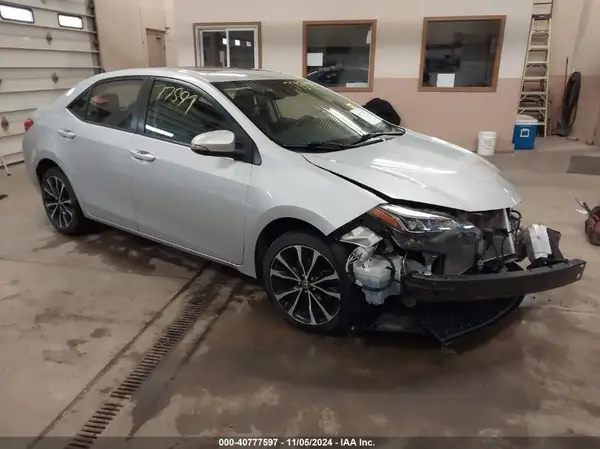 2T1BURHE8JC102476 2018 TOYOTA COROLLA - Image 1