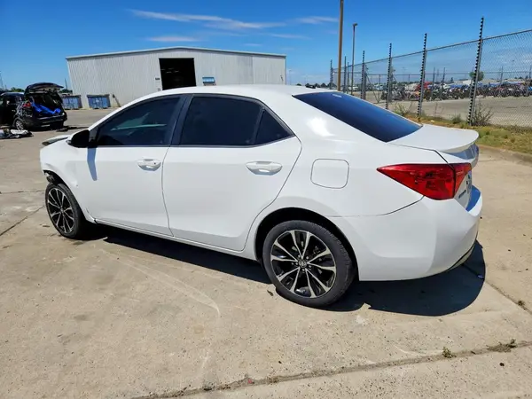 2T1BURHE8JC108360 2018 TOYOTA COROLLA - Image 2