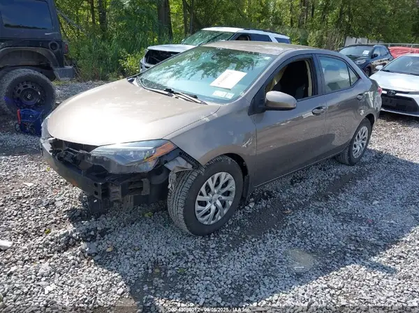 2T1BURHE8JC110917 2018 TOYOTA COROLLA - Image 2