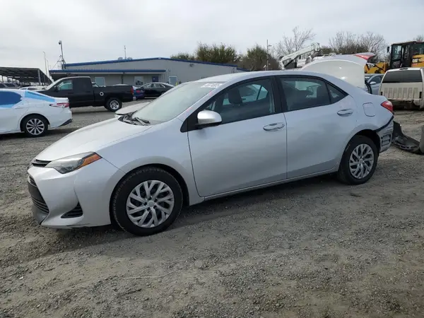 2T1BURHE8JC113879 2018 TOYOTA COROLLA - Image 1