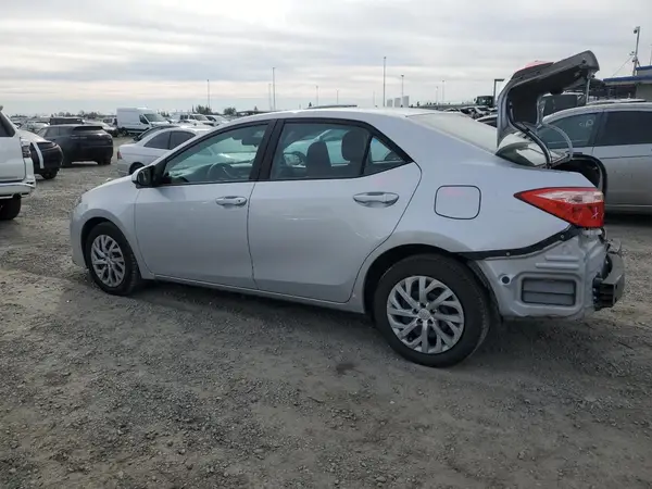 2T1BURHE8JC113879 2018 TOYOTA COROLLA - Image 2