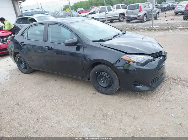 2T1BURHE8JC113915 2018 TOYOTA COROLLA - Image 1