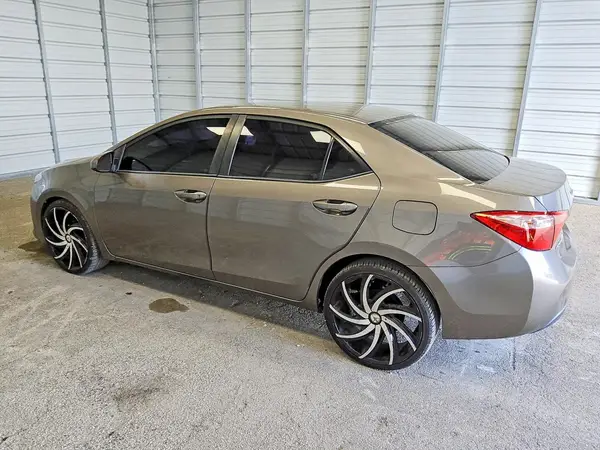2T1BURHE8JC124087 2018 TOYOTA COROLLA - Image 2