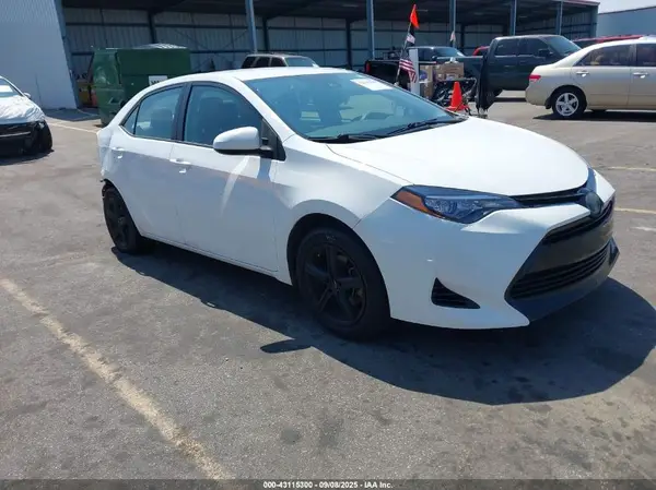 2T1BURHE8JC124445 2018 TOYOTA COROLLA - Image 1