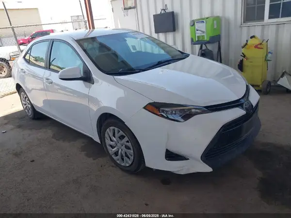 2T1BURHE8JC965570 2018 TOYOTA COROLLA - Image 1