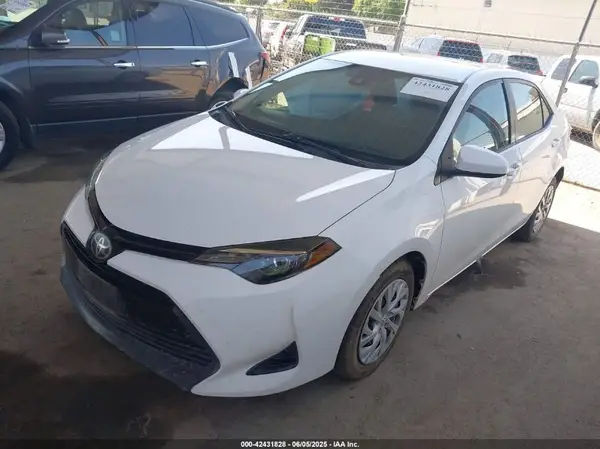2T1BURHE8JC965570 2018 TOYOTA COROLLA - Image 2