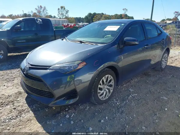 2T1BURHE8JC985799 2018 TOYOTA COROLLA - Image 2