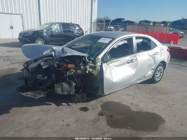2T1BURHE8JC986015 2018 TOYOTA COROLLA - Image 2