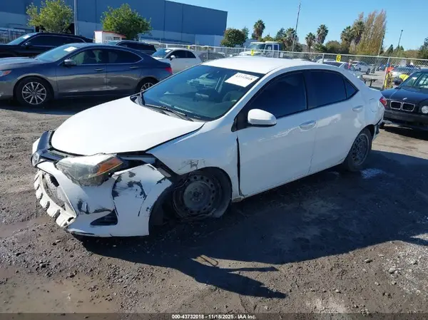 2T1BURHE8JC986824 2018 TOYOTA COROLLA - Image 2