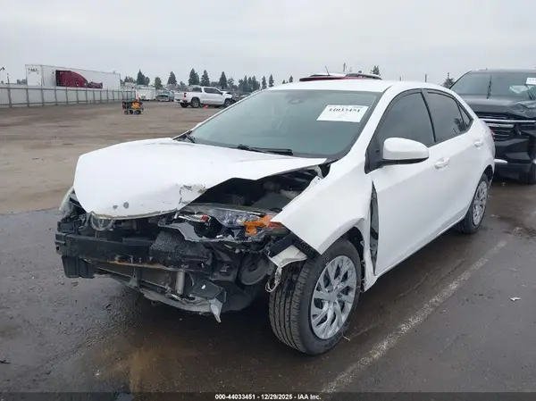 2T1BURHE8JC987486 2018 TOYOTA COROLLA - Image 2