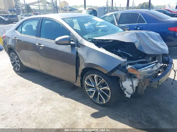 2T1BURHE8JC988363 2018 TOYOTA COROLLA - Image 1
