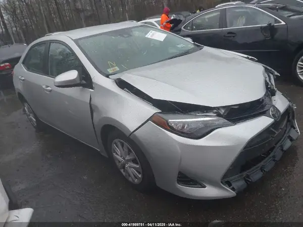 2T1BURHE8JC989500 2018 TOYOTA COROLLA - Image 1