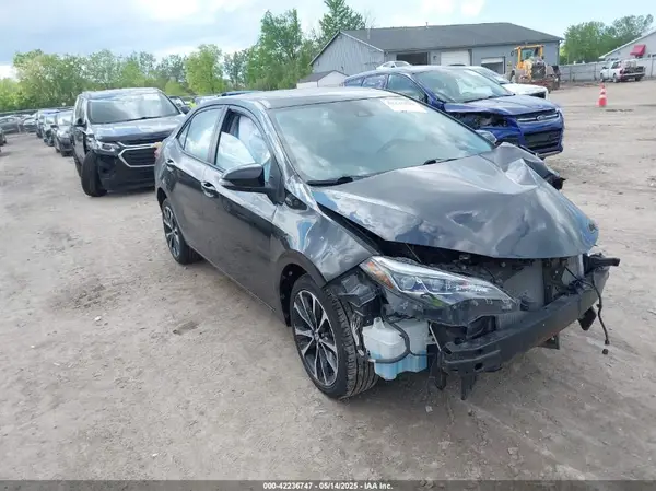 2T1BURHE8JC990307 2018 TOYOTA COROLLA - Image 1