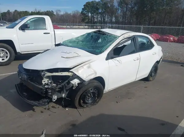 2T1BURHE8KC208217 2019 TOYOTA COROLLA - Image 2