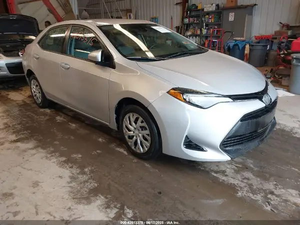 2T1BURHE9HC805899 2017 TOYOTA COROLLA - Image 1