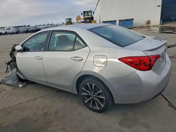 2T1BURHE9HC810102 2017 TOYOTA COROLLA - Image 2
