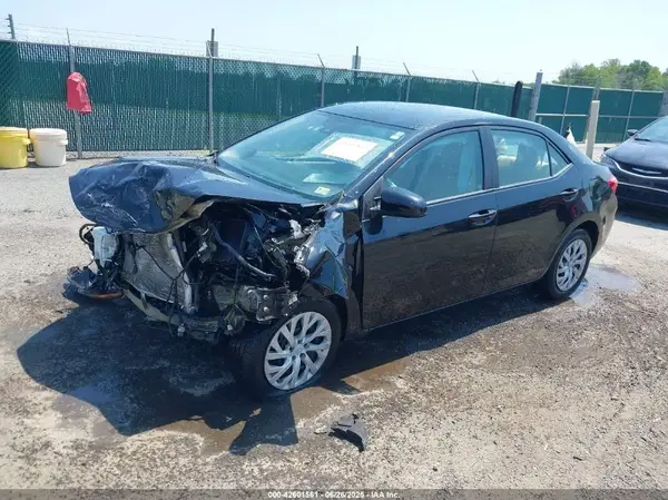 2T1BURHE9HC833864 2017 TOYOTA COROLLA - Image 2