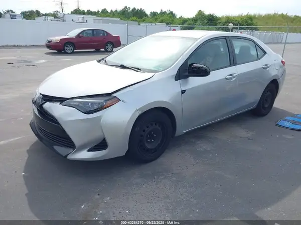 2T1BURHE9HC863687 2017 TOYOTA COROLLA - Image 2