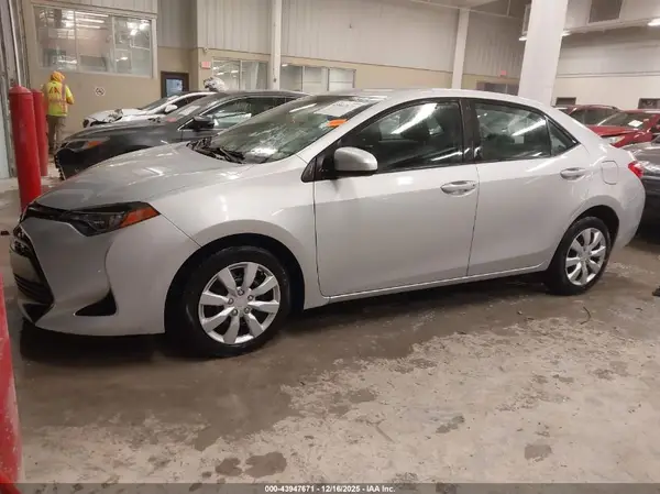 2T1BURHE9HC885916 2017 TOYOTA COROLLA - Image 2
