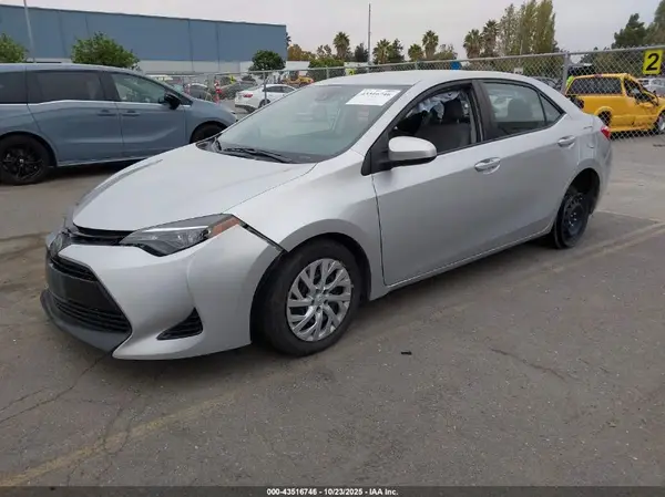 2T1BURHE9HC960646 2017 TOYOTA COROLLA - Image 2