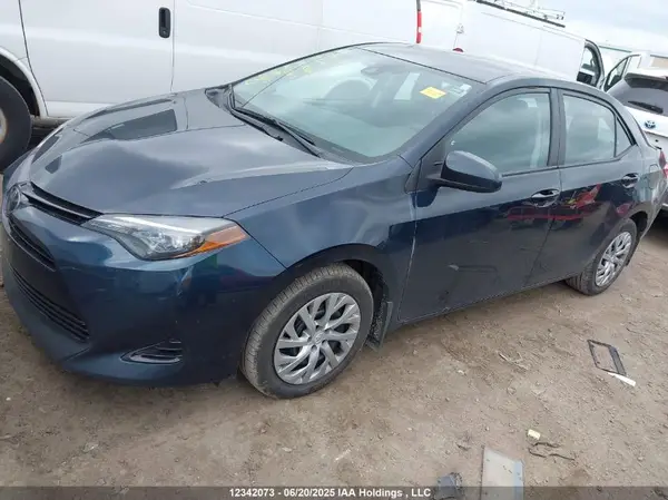 2T1BURHE9JC001043 2018 TOYOTA COROLLA - Image 2