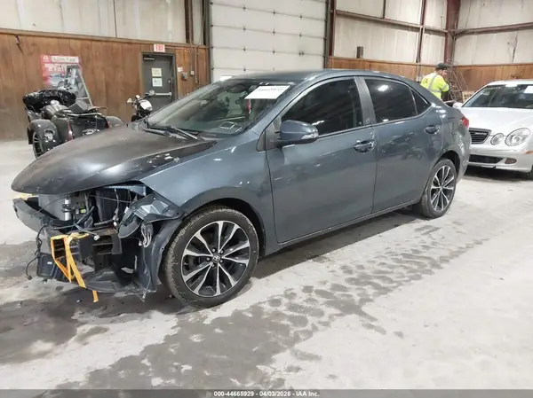 2T1BURHE9JC005738 2018 TOYOTA COROLLA - Image 2
