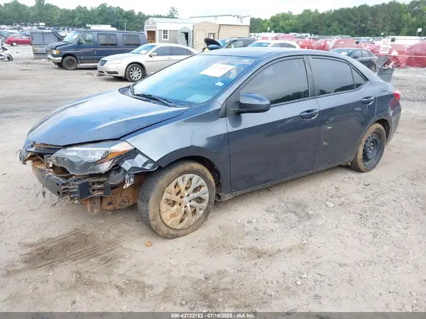 2T1BURHE9JC008882 2018 TOYOTA COROLLA - Image 2