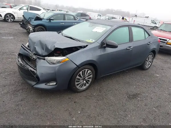 2T1BURHE9JC010860 2018 TOYOTA COROLLA - Image 2