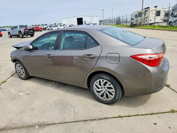 2T1BURHE9JC016786 2018 TOYOTA COROLLA - Image 2