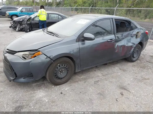 2T1BURHE9JC017288 2018 TOYOTA COROLLA - Image 2