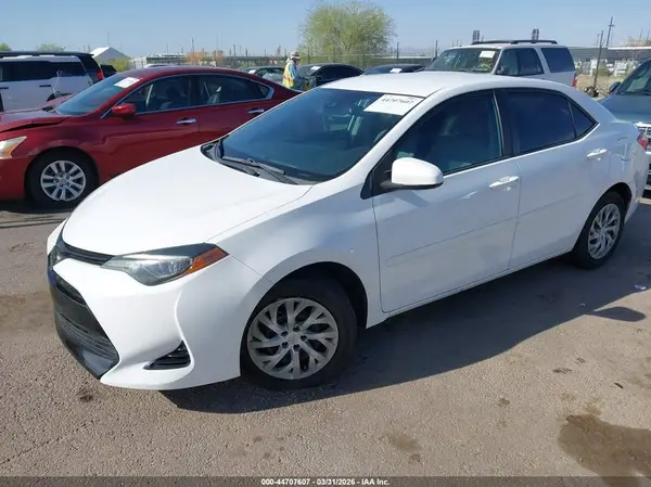 2T1BURHE9JC018330 2018 TOYOTA COROLLA - Image 2