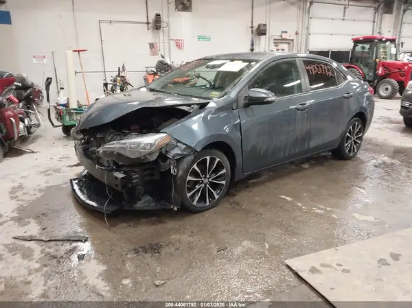 2T1BURHE9JC019428 2018 TOYOTA COROLLA - Image 2