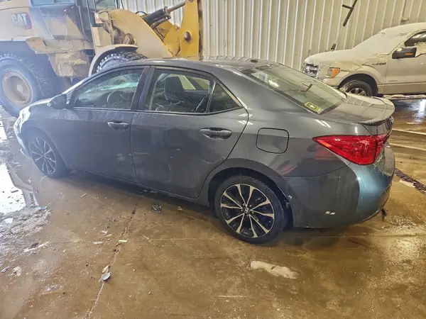 2T1BURHE9JC025990 2018 TOYOTA COROLLA - Image 2