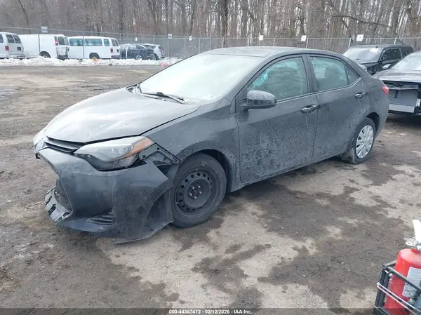 2T1BURHE9JC027075 2018 TOYOTA COROLLA - Image 2