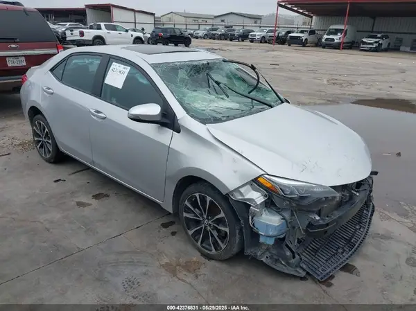 2T1BURHE9JC027738 2018 TOYOTA COROLLA - Image 1