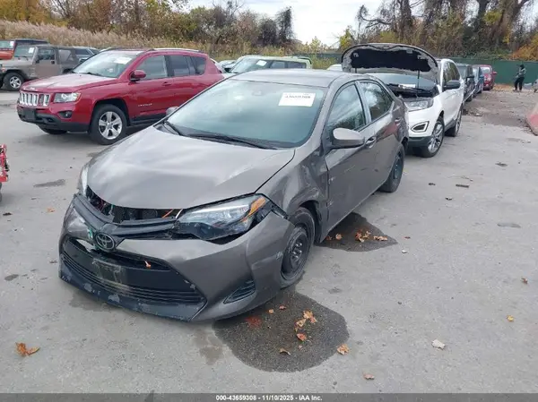 2T1BURHE9JC027822 2018 TOYOTA COROLLA - Image 2