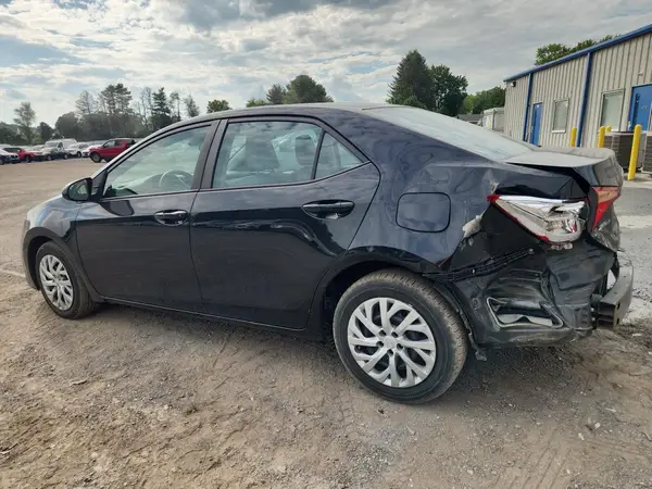 2T1BURHE9JC027884 2018 TOYOTA COROLLA - Image 2