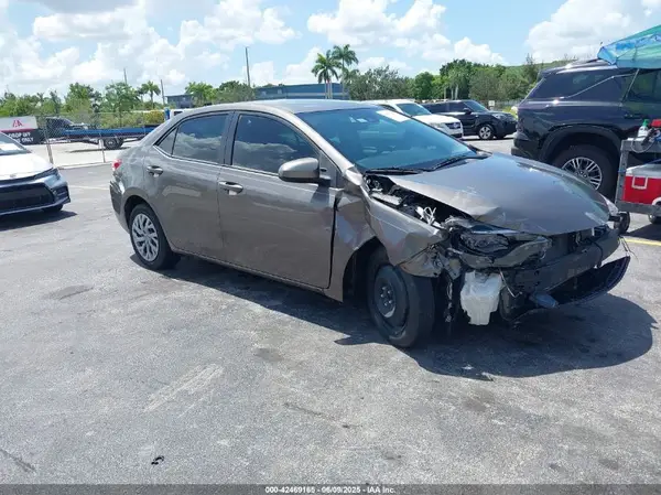 2T1BURHE9JC028064 2018 TOYOTA COROLLA - Image 1